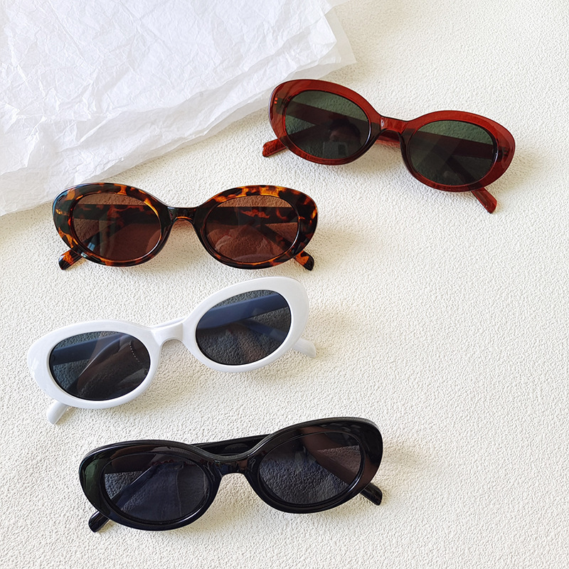Vintage Small Oval Sunglasses  - Vintage Fashion Girl 评论和价格