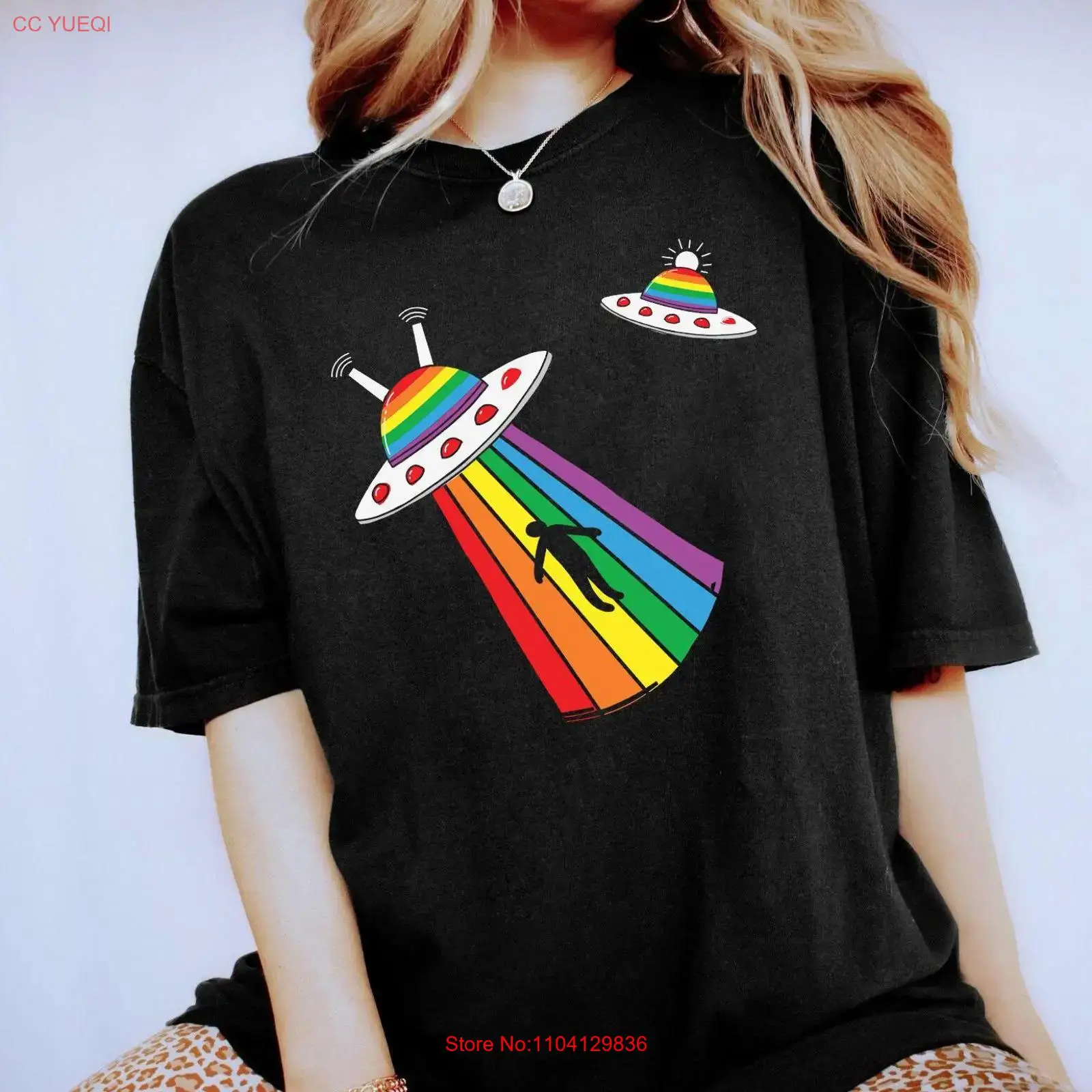 LGBTQ Alien T Shirt Pride UFO  - Vintage Queer Fashion 评论和价格